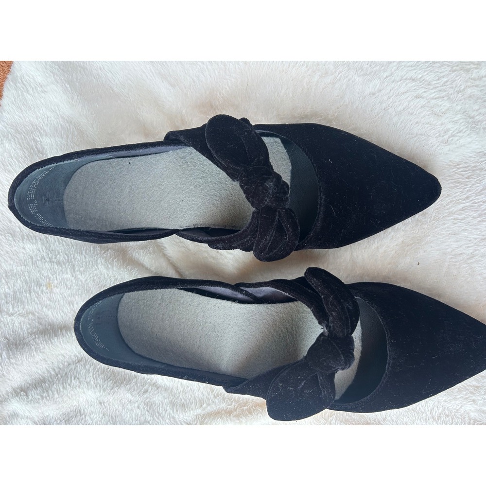 Seychelles Flats Women's‎ Size 10 Black Good Velvet Bow Accent Pointed Toe